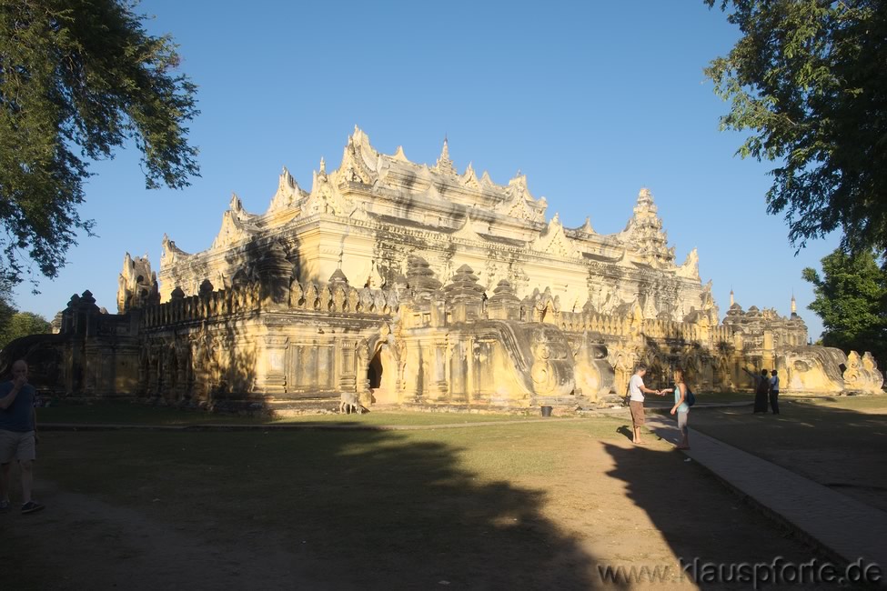 Maha Aungmye Bonzan Kloster, außen