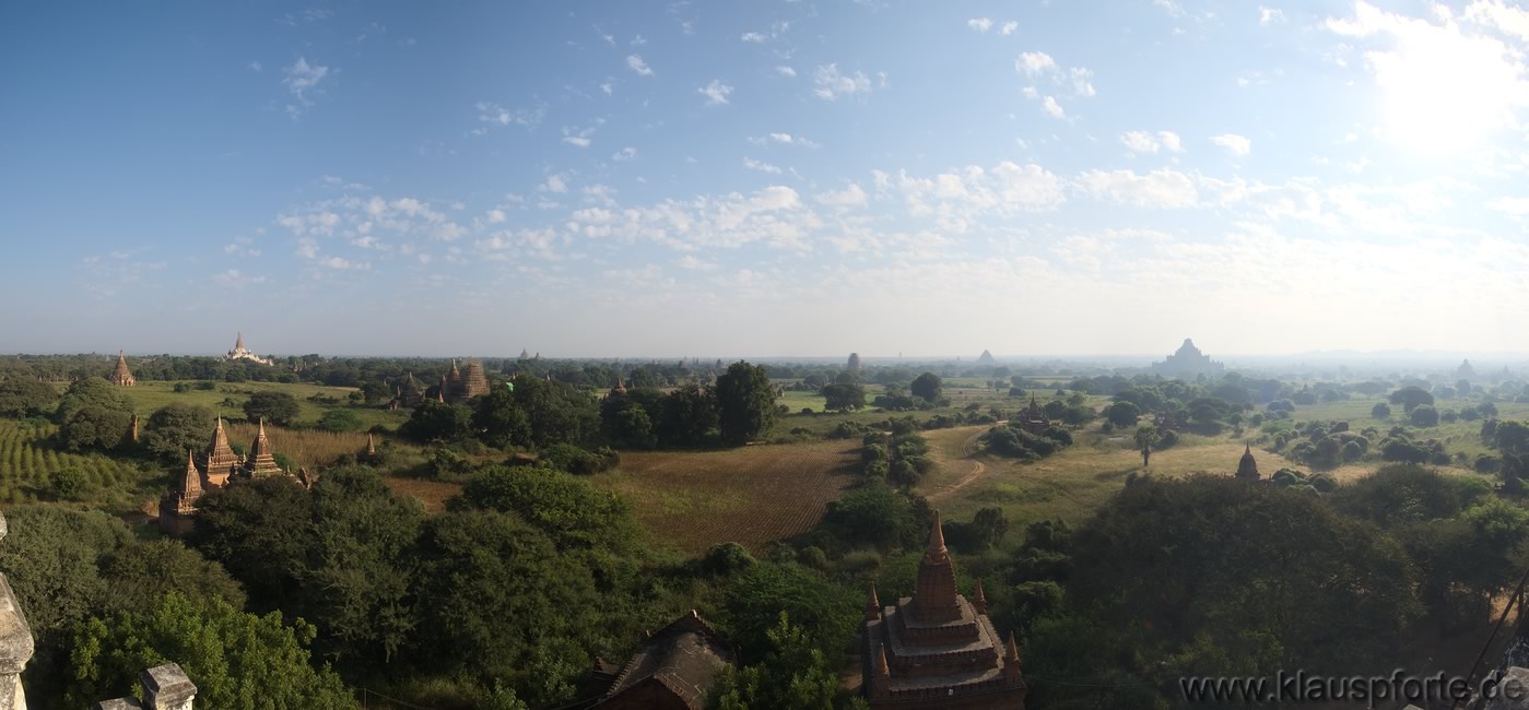 Panorama über Bagan am Morgen