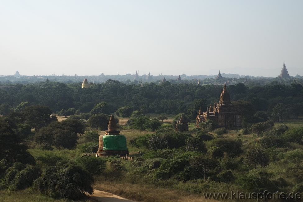 Erster Ausblick auf Bagan am Morgen