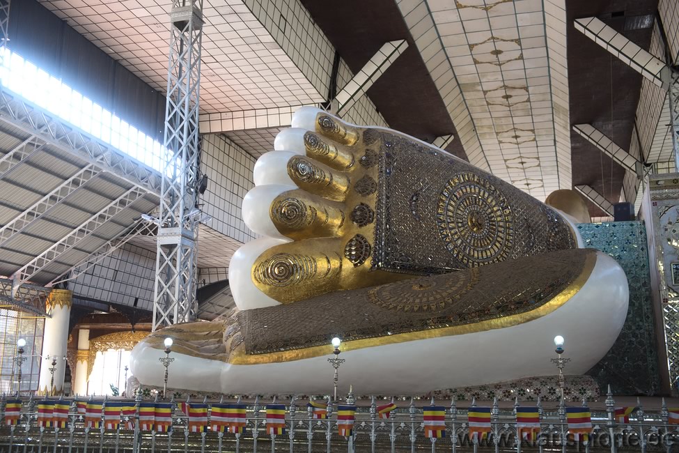 Shwe Tha Lyaung Buddha, prächtige Fußsohlen