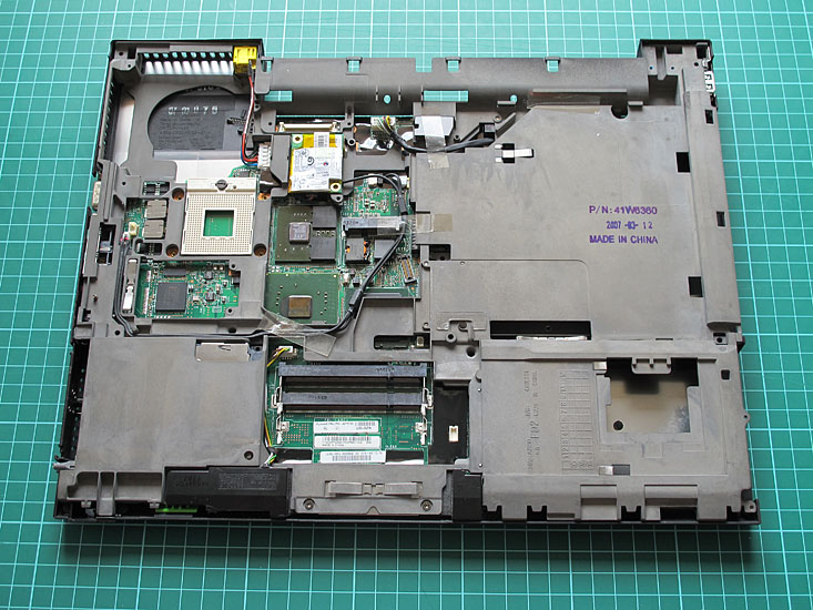 Lenovo T60 System Board auf Structure Frame im Gehäuse